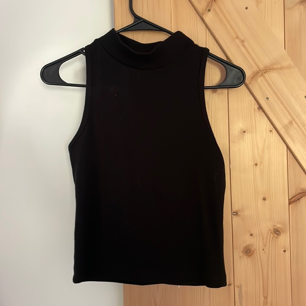 A new day cropped sweater turtle neck tank size small